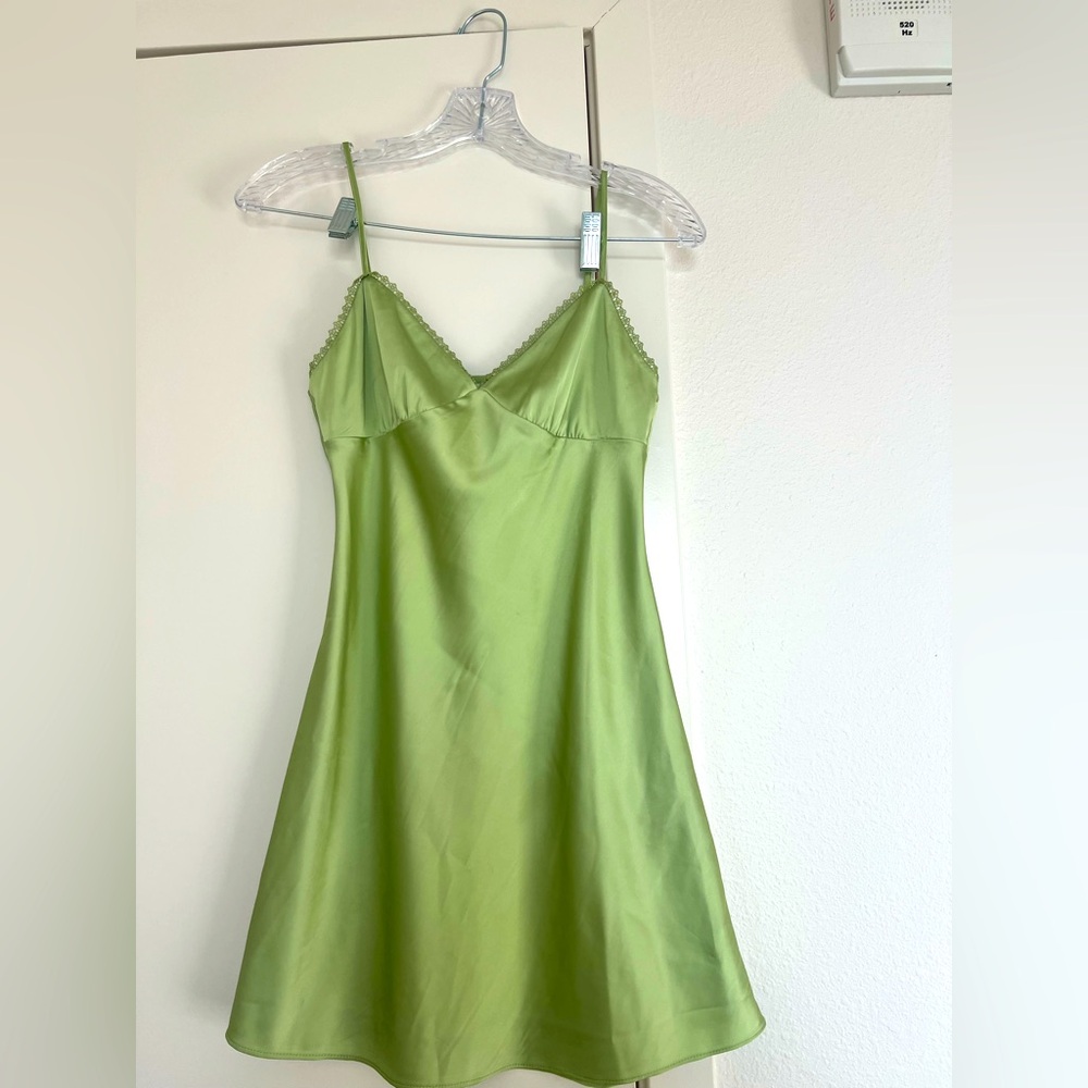 SUNDAY BEST BY ARITZIA 
LIME GREEN SUMMER DRESS 
SPAGHETTI STRAPS